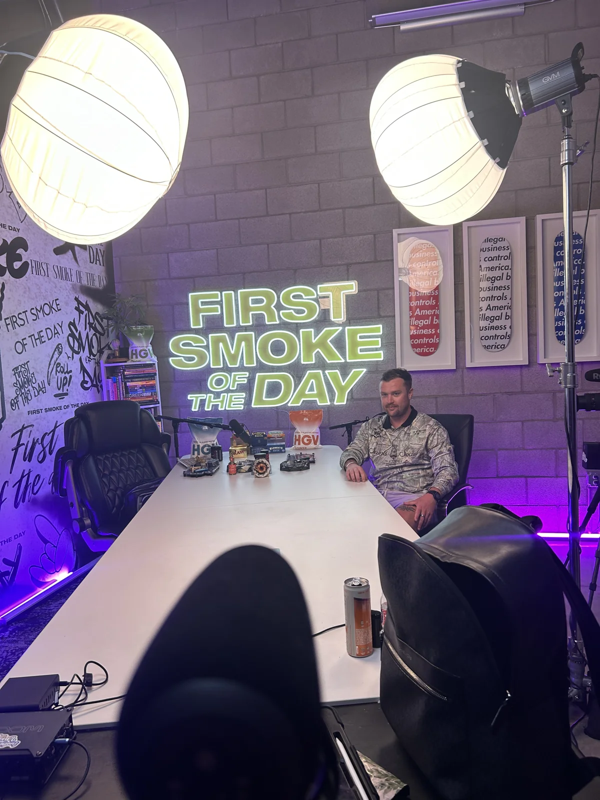 Luc Carlin (LMC): behind the scenes at the first smoke of the day recording setup