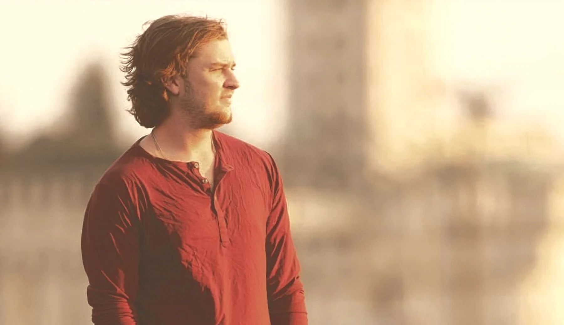 Luc Carlin (LMC): Outdoor portrait in warm sunlight